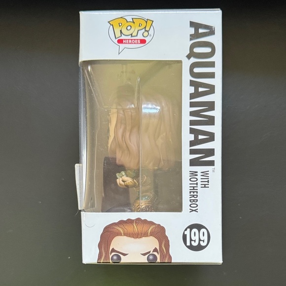 Funko Aquaman Exclusive Vinyl Figure with Motherbox - Picture 3 of 7